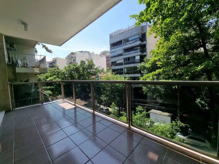 Foto 2 de Apartamento com 2 Quartos à venda, 140m² em Lagoa, Rio de Janeiro