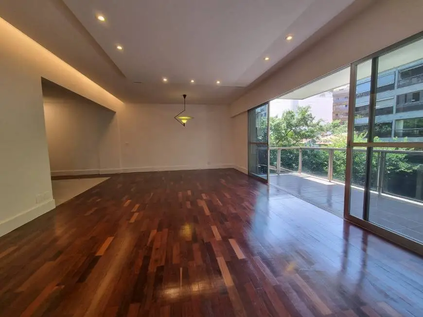 Foto 3 de Apartamento com 2 Quartos à venda, 140m² em Lagoa, Rio de Janeiro