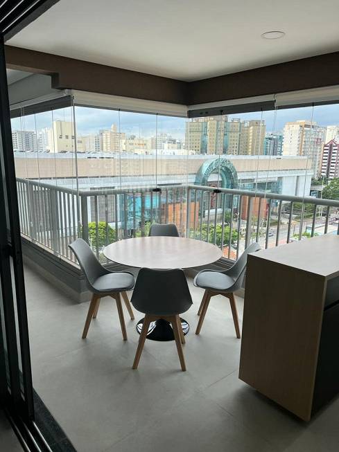 Foto 2 de Apartamento com 2 Quartos para alugar, 78m² em Moema, São Paulo