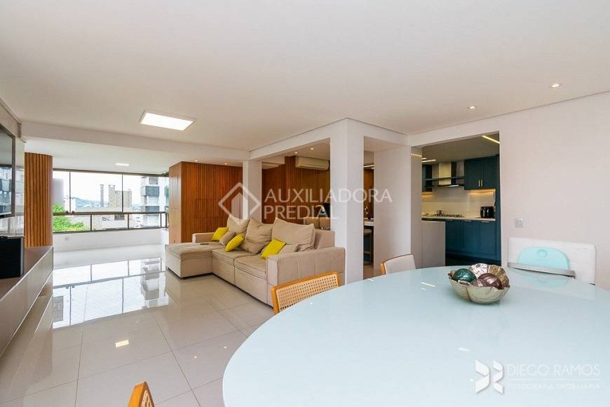 Foto 3 de Apartamento com 3 Quartos à venda, 175m² em Petrópolis, Porto Alegre