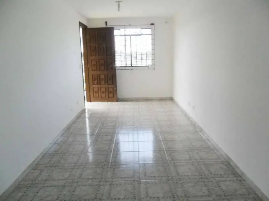 Foto 2 de Casa com 2 Quartos para alugar, 70m² em Osasco, Colombo