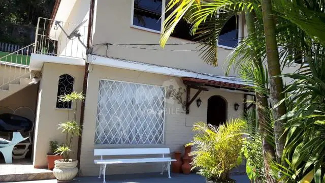 Foto 1 de Casa com 3 Quartos à venda, 1309m² em Bingen, Petrópolis