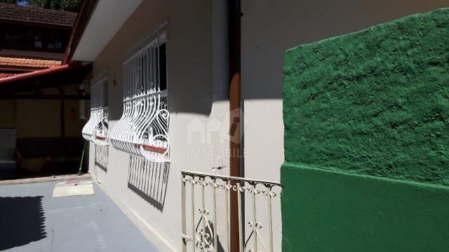 Foto 5 de Casa com 3 Quartos à venda, 1309m² em Bingen, Petrópolis
