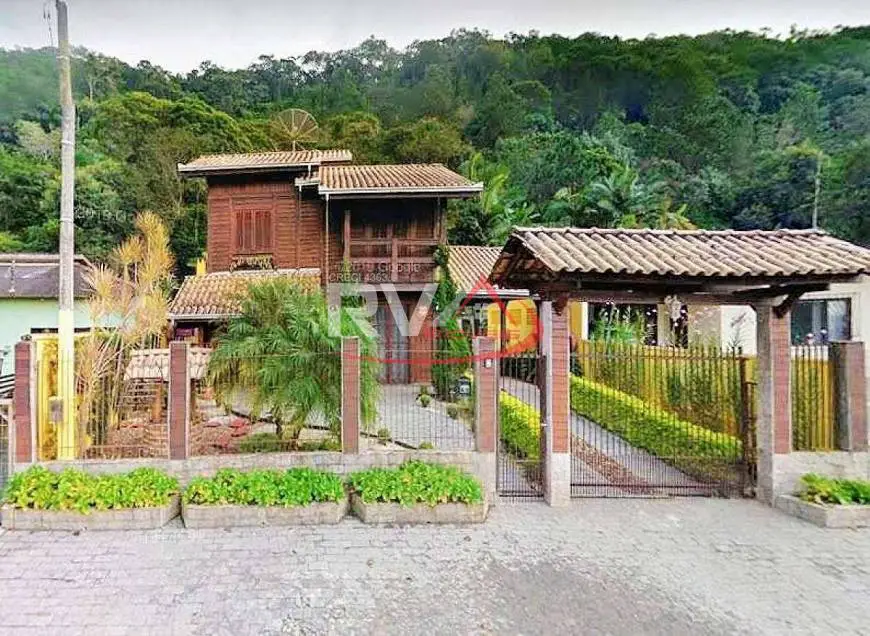 Foto 1 de Casa com 3 Quartos à venda, 200m² em Espinheiros, Itajaí