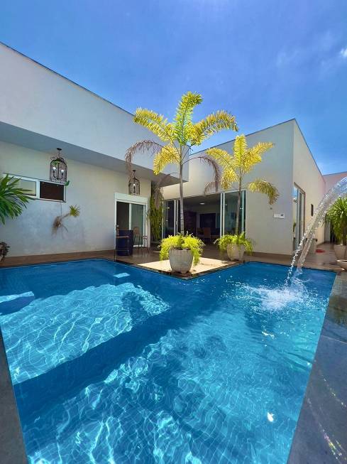 Foto 1 de Casa com 3 Quartos à venda, 290m² em Setor Morada do Sol, Rio Verde