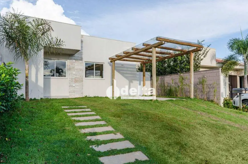 Foto 3 de Casa de Condomínio com 2 Quartos à venda, 80m² em Laranjeiras, Uberlândia