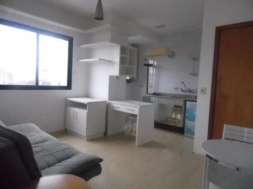 Foto 3 de Apartamento com 1 Quarto para alugar, 40m² em Centro, Curitiba