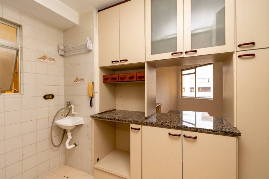 Foto 3 de Apartamento com 1 Quarto à venda, 33m² em Cristo Rei, Curitiba