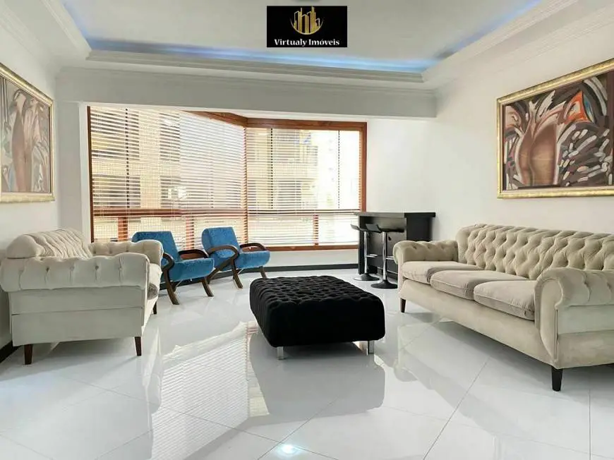 Foto 1 de Apartamento com 3 Quartos à venda, 220m² em Centro, Balneário Camboriú