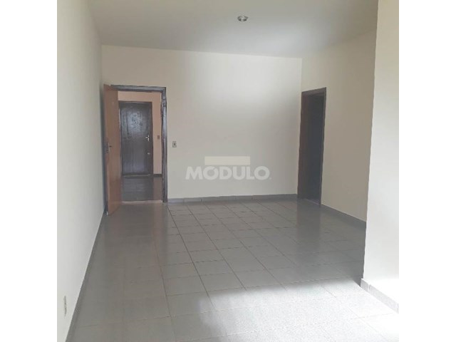 Foto 3 de Apartamento com 3 Quartos para alugar, 110m² em Martins, Uberlândia