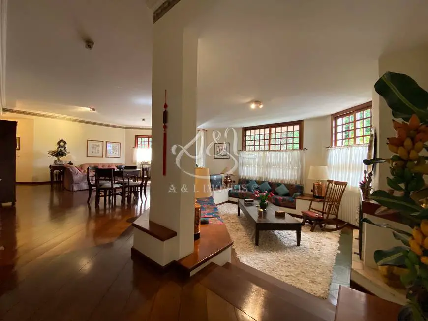 Foto 1 de Apartamento com 4 Quartos à venda, 245m² em Jardim do Embaixador, Campos do Jordão