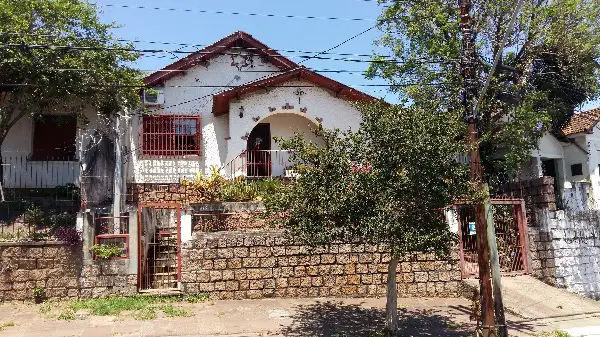 Foto 1 de Casa com 2 Quartos à venda, 128m² em Medianeira, Porto Alegre