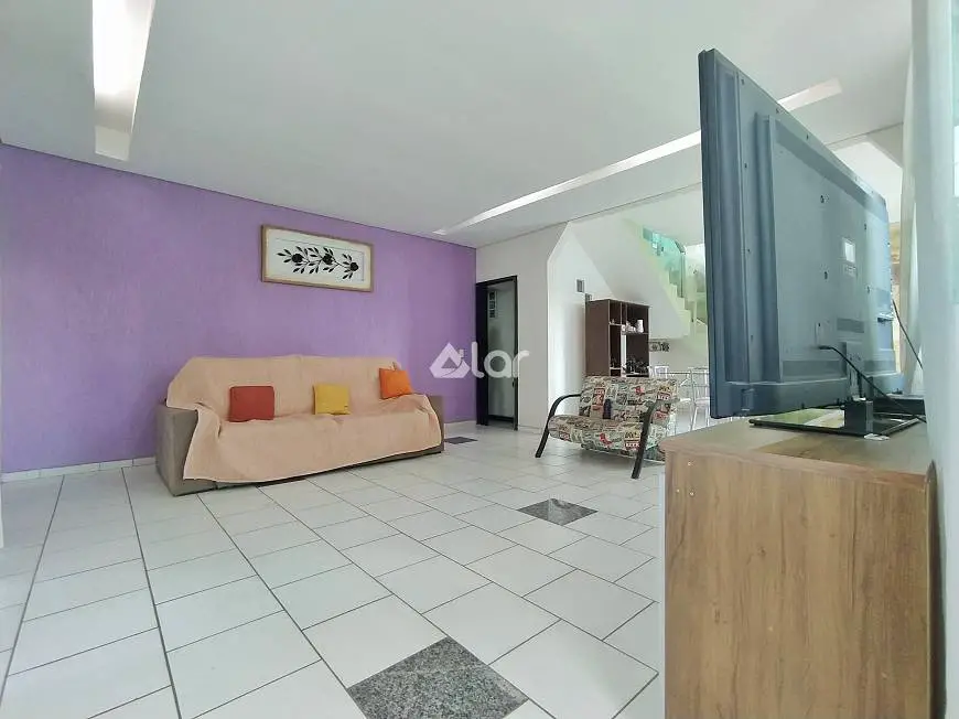 Foto 3 de Casa com 3 Quartos para alugar, 200m² em Floramar, Belo Horizonte