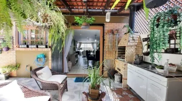 Foto 5 de Casa com 3 Quartos à venda, 278m² em Ipanema, Porto Alegre