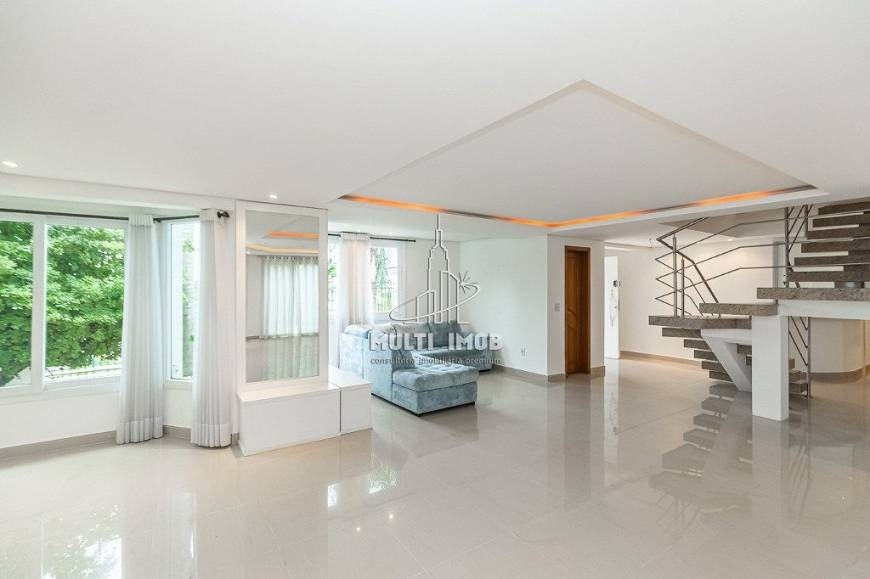 Foto 1 de Casa com 4 Quartos para venda ou aluguel, 500m² em Jardim Floresta, Porto Alegre