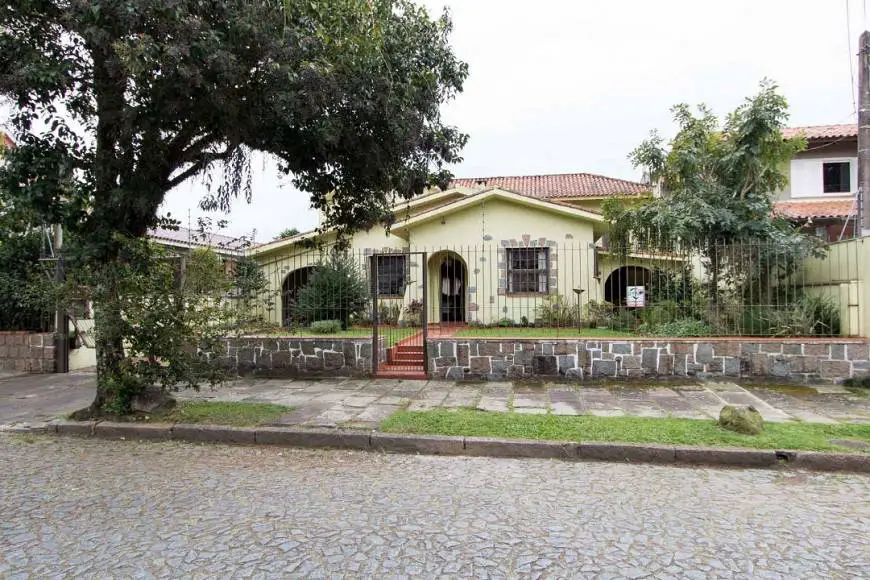 Foto 1 de Casa com 4 Quartos à venda, 228m² em Vila Assunção, Porto Alegre