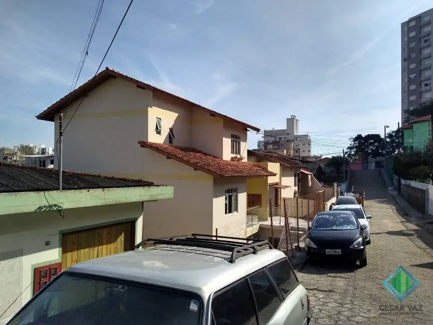 Foto 1 de Casa com 9 Quartos à venda, 283m² em Capoeiras, Florianópolis