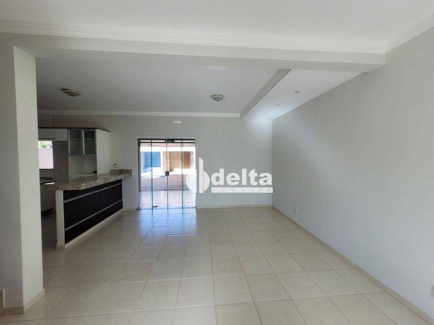 Foto 3 de Casa de Condomínio com 3 Quartos para alugar, 250m² em Alto Umuarama, Uberlândia