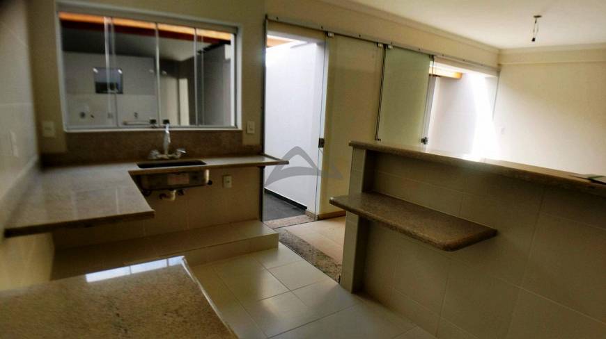 Foto 2 de Casa de Condomínio com 4 Quartos à venda, 238m² em Parque Imperador, Campinas