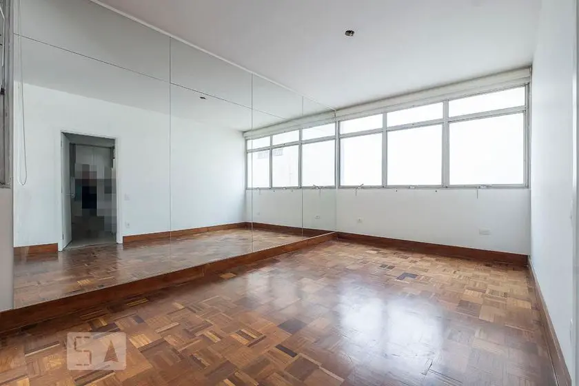 Foto 5 de Apartamento com 3 Quartos para alugar, 132m² em Jardim Europa, São Paulo