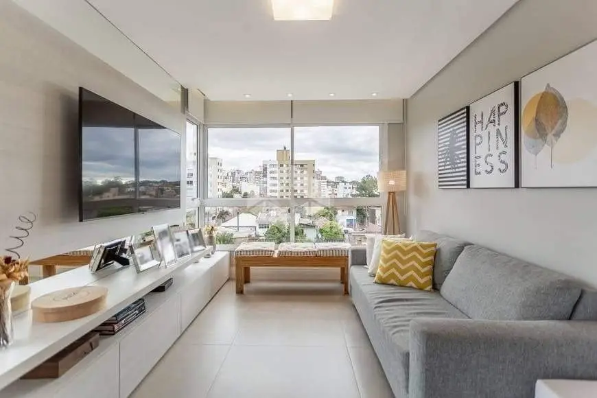 Foto 2 de Apartamento com 3 Quartos à venda, 75m² em Passo da Areia, Porto Alegre