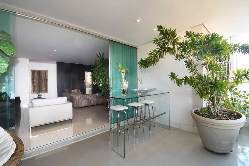 Foto 2 de Apartamento com 3 Quartos à venda, 152m² em Santo Antônio, Belo Horizonte