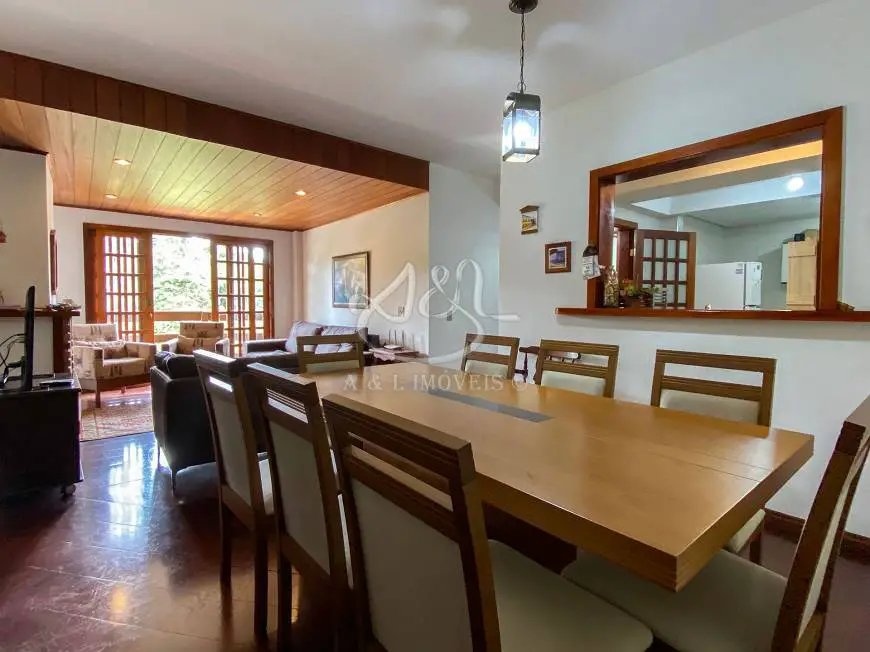 Foto 1 de Apartamento com 3 Quartos à venda, 103m² em Vila Abernessia, Campos do Jordão