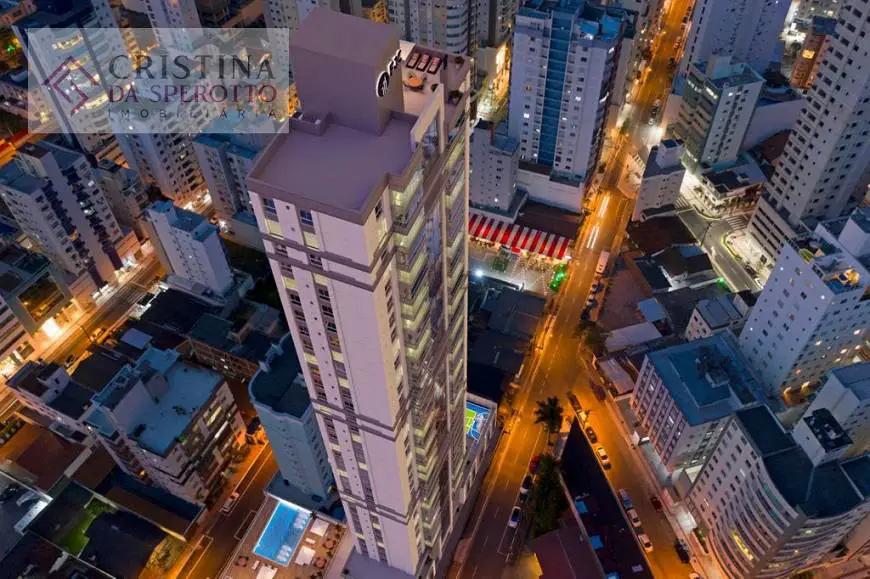 Foto 1 de Apartamento com 4 Quartos à venda, 146m² em Centro, Balneário Camboriú