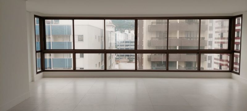 Foto 2 de Apartamento com 4 Quartos à venda, 189m² em Centro, Florianópolis
