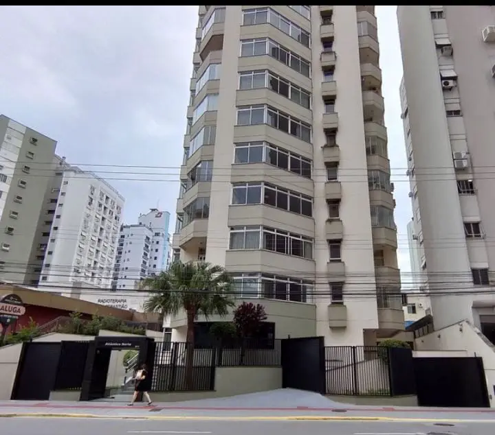 Foto 1 de Apartamento com 4 Quartos à venda, 320m² em Centro, Florianópolis