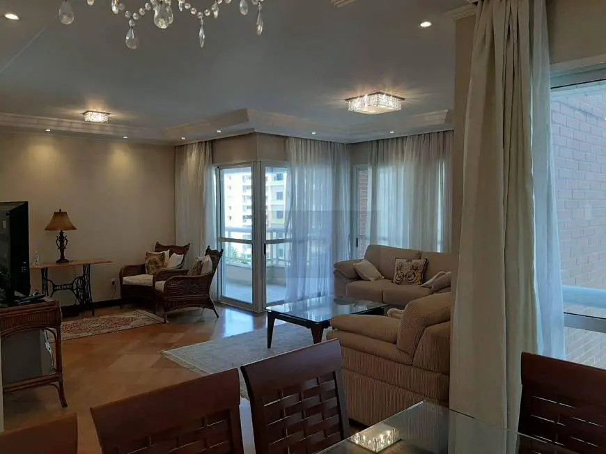Foto 1 de Apartamento com 4 Quartos para alugar, 200m² em Moema, São Paulo