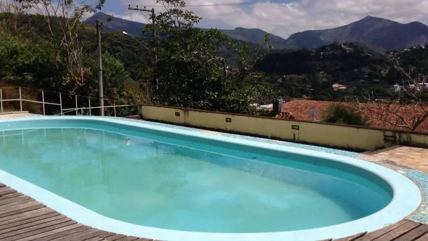 Foto 1 de Casa com 4 Quartos à venda, 300m² em Nogueira, Petrópolis