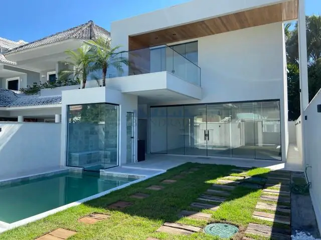 Foto 1 de Casa de Condomínio com 3 Quartos para alugar, 350m² em Recreio Dos Bandeirantes, Rio de Janeiro