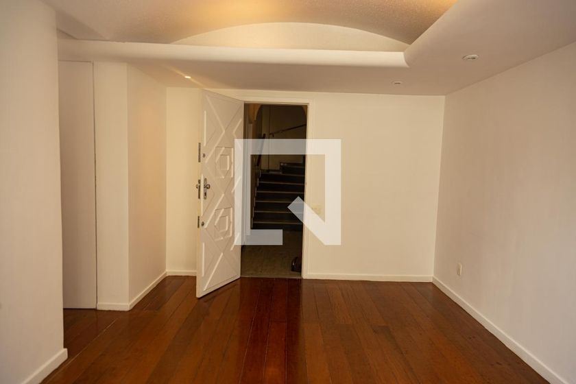 Foto 2 de Apartamento com 3 Quartos para alugar, 110m² em Humaitá, Rio de Janeiro