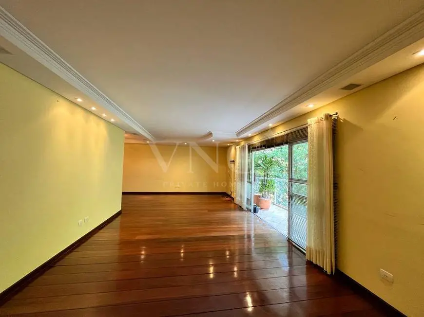 Foto 3 de Apartamento com 3 Quartos para alugar, 185m² em Vila Nova Conceição, São Paulo