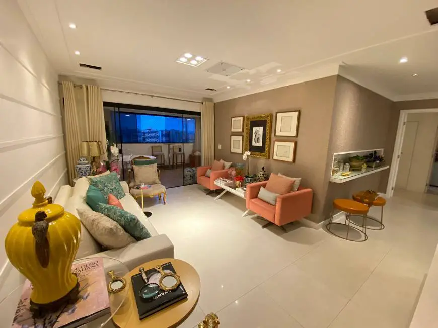 Foto 2 de Apartamento com 4 Quartos à venda, 178m² em Candeal, Salvador