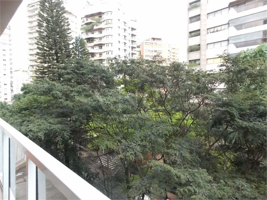 Foto 2 de Apartamento com 4 Quartos para alugar, 185m² em Vila Nova Conceição, São Paulo