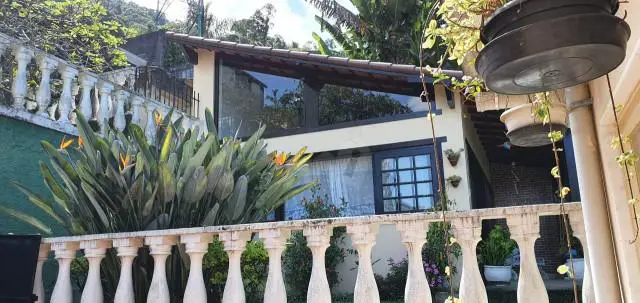 Foto 1 de Casa com 3 Quartos à venda, 196m² em Castelanea, Petrópolis