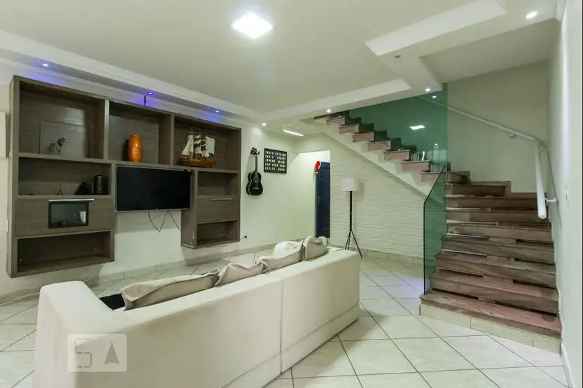 Foto 1 de Casa com 3 Quartos para alugar, 175m² em Itaquera, São Paulo