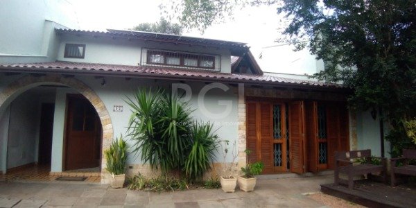 Foto 1 de Casa com 3 Quartos à venda, 268m² em Pedra Redonda, Porto Alegre