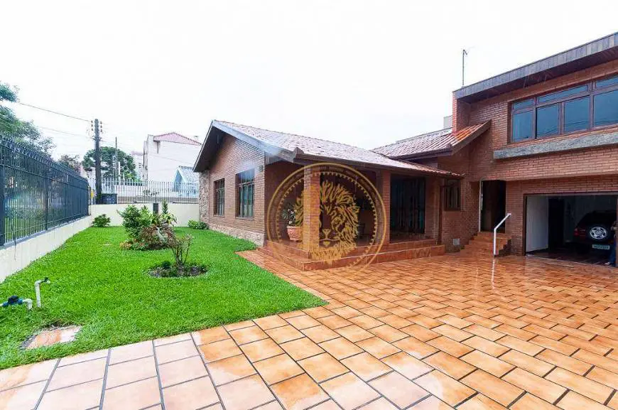 Foto 1 de Casa com 4 Quartos à venda, 235m² em Água Verde, Curitiba