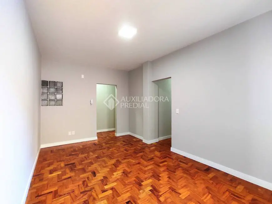 Foto 2 de Apartamento com 2 Quartos para alugar, 75m² em Centro Histórico, Porto Alegre
