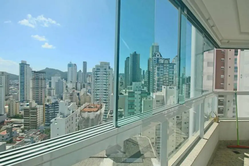 Foto 1 de Apartamento com 3 Quartos à venda, 130m² em Centro, Balneário Camboriú
