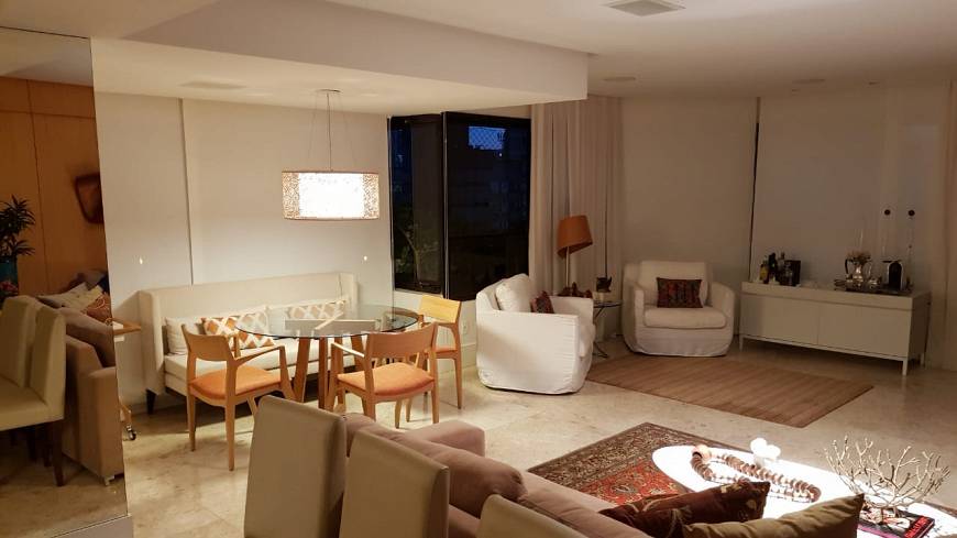Foto 2 de Apartamento com 4 Quartos à venda, 240m² em Jardim Apipema, Salvador