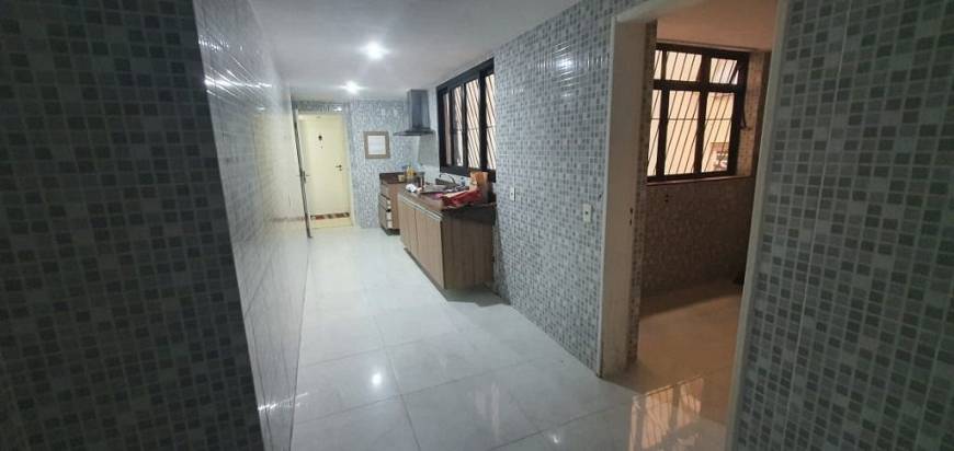 Foto 1 de Apartamento com 4 Quartos para alugar, 160m² em Leme, Rio de Janeiro