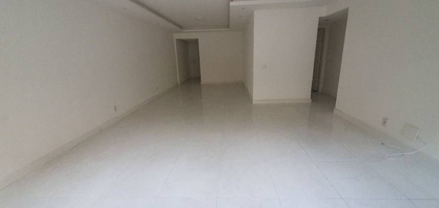 Foto 3 de Apartamento com 4 Quartos para alugar, 160m² em Leme, Rio de Janeiro