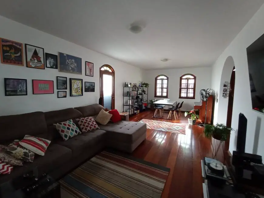 Foto 1 de Casa com 3 Quartos à venda, 326m² em Santa Efigênia, Belo Horizonte
