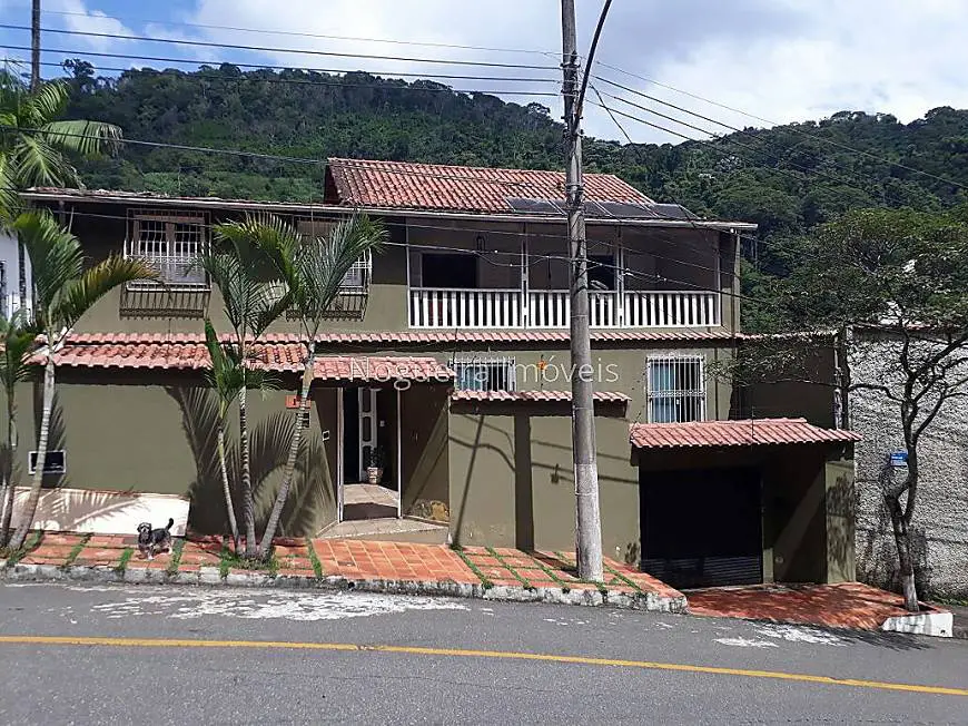 Foto 1 de Casa com 6 Quartos à venda, 296m² em Vale do Ipê, Juiz de Fora