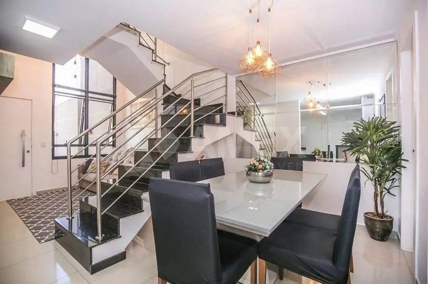 Foto 1 de Casa de Condomínio com 2 Quartos à venda, 199m² em Novo Mundo, Curitiba