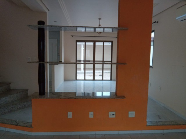 Foto 2 de Casa de Condomínio com 3 Quartos à venda, 230m² em Flores, Manaus